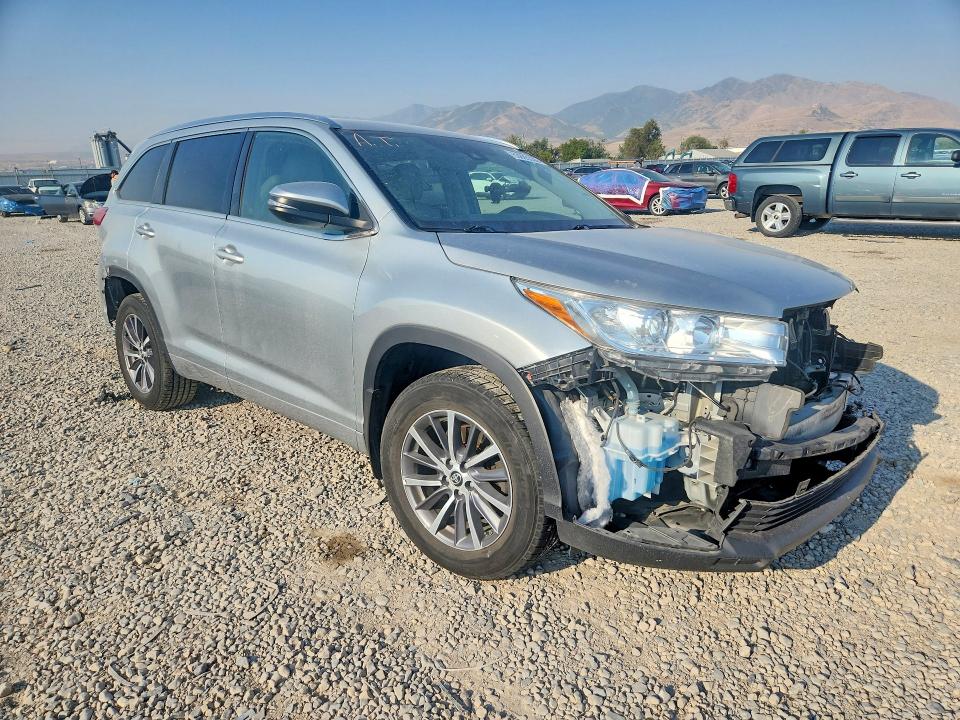 Photo 4 from auction – 2017 TOYOTA HIGHLANDER with VIN 5TDJZRFH7HS510690