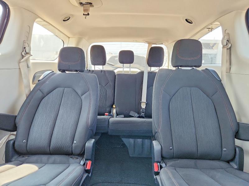 Photo 10 from auction – 2018 CHRYSLER PACIFICA with VIN 2C4RC1CG9JR294907