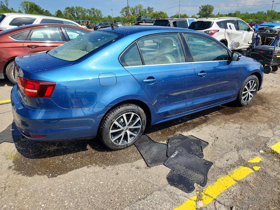 Photo 3 from auction – 2017 VOLKSWAGEN JETTA with VIN 3VWDB7AJ6HM383699