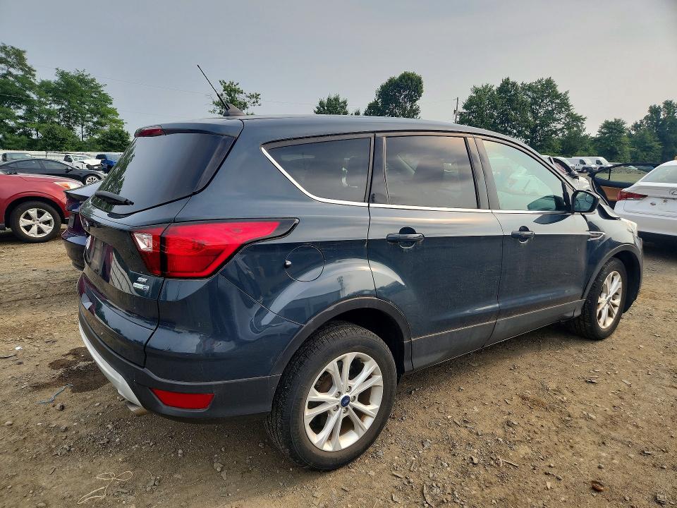 Photo 3 from auction – 2019 FORD ESCAPE with VIN 1FMCU9GD3KUB73923