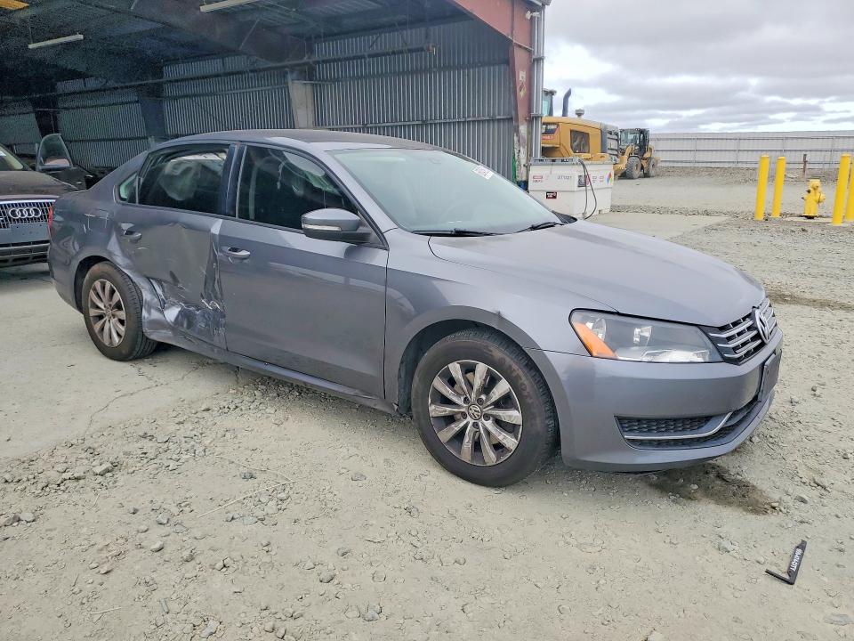 Photo 4 from auction – 2013 VOLKSWAGEN PASSAT with VIN 1VWAP7A34DC102923