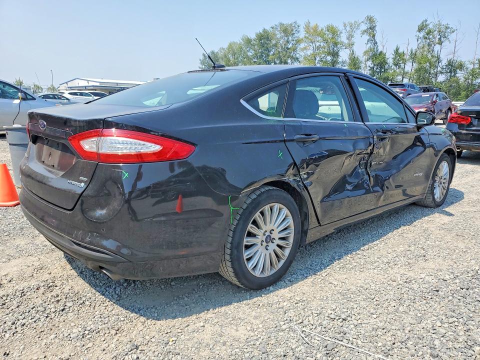 Photo 3 from auction – 2016 FORD FUSION with VIN 3FA6P0LUXGR343158