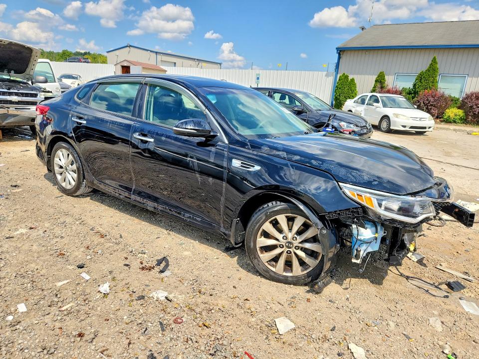 Снимка 4 от търг – 2018 KIA OPTIMA с VIN 5XXGT4L39JG258567