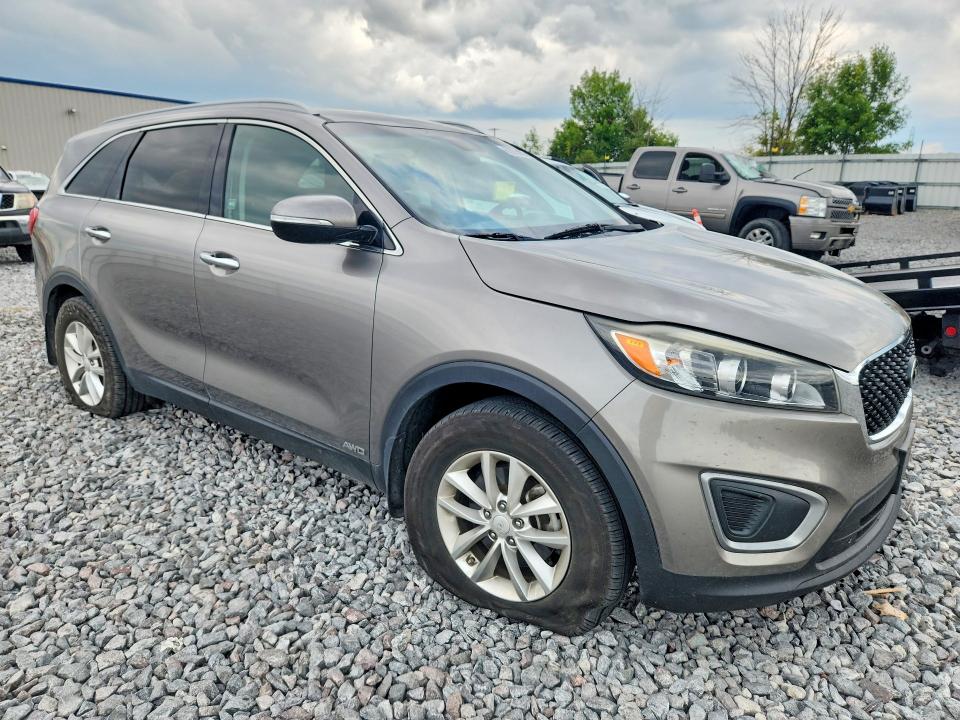 Photo 4 from auction – 2016 KIA SORENTO with VIN 5XYPGDA32GG030664