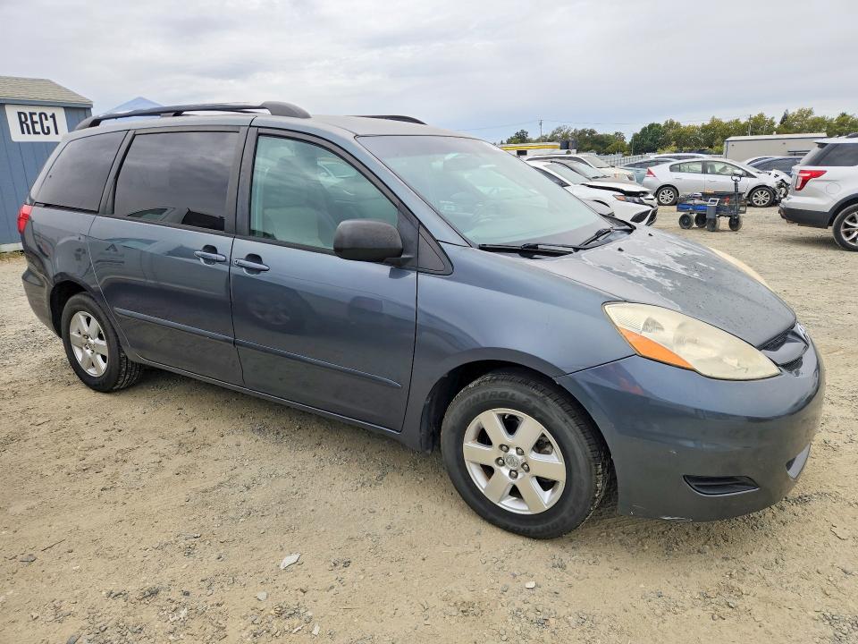 Photo 4 from auction – 2010 TOYOTA SIENNA with VIN 5TDKK4CC3AS325806