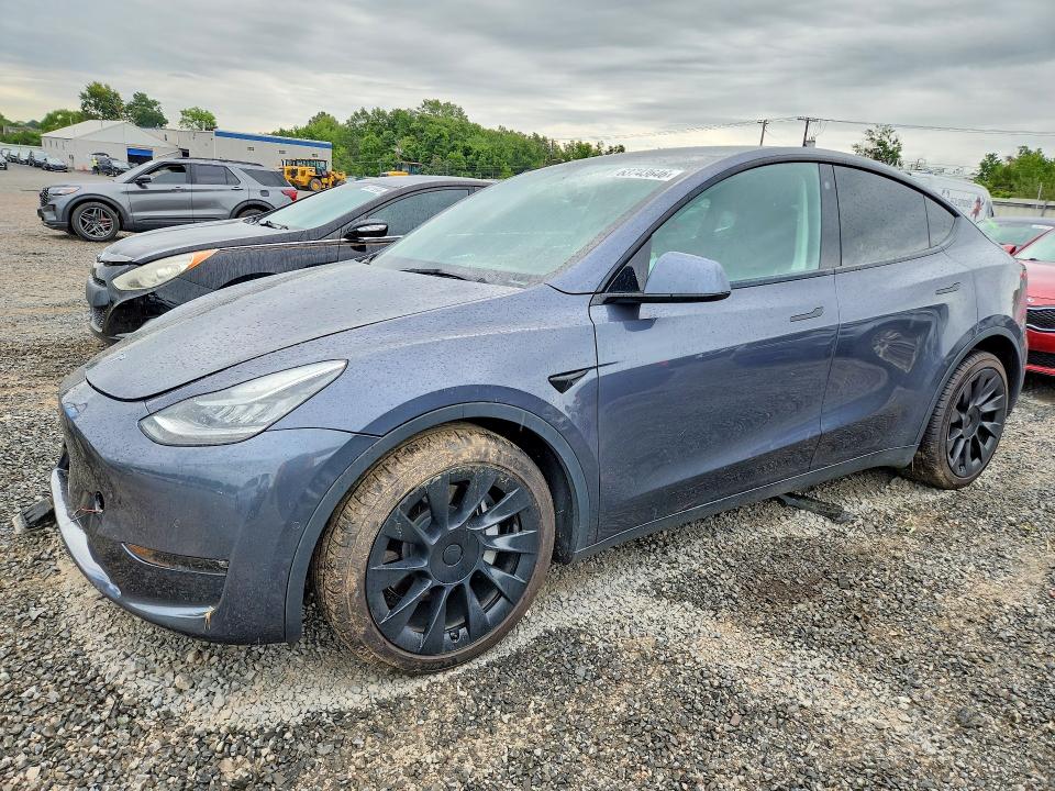TESLA MODEL Y 2022 with VIN 7SAYGDEE4NF338751 - Photo from auction
