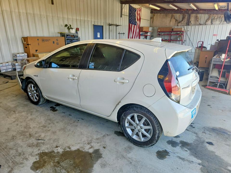 Photo 2 from auction – 2015 TOYOTA PRIUS C with VIN JTDKDTB33F1112526