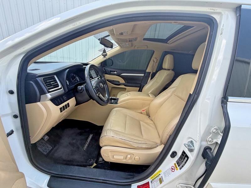 Photo 5 from auction – 2016 TOYOTA HIGHLANDER with VIN 5TDKKRFH9GS155738