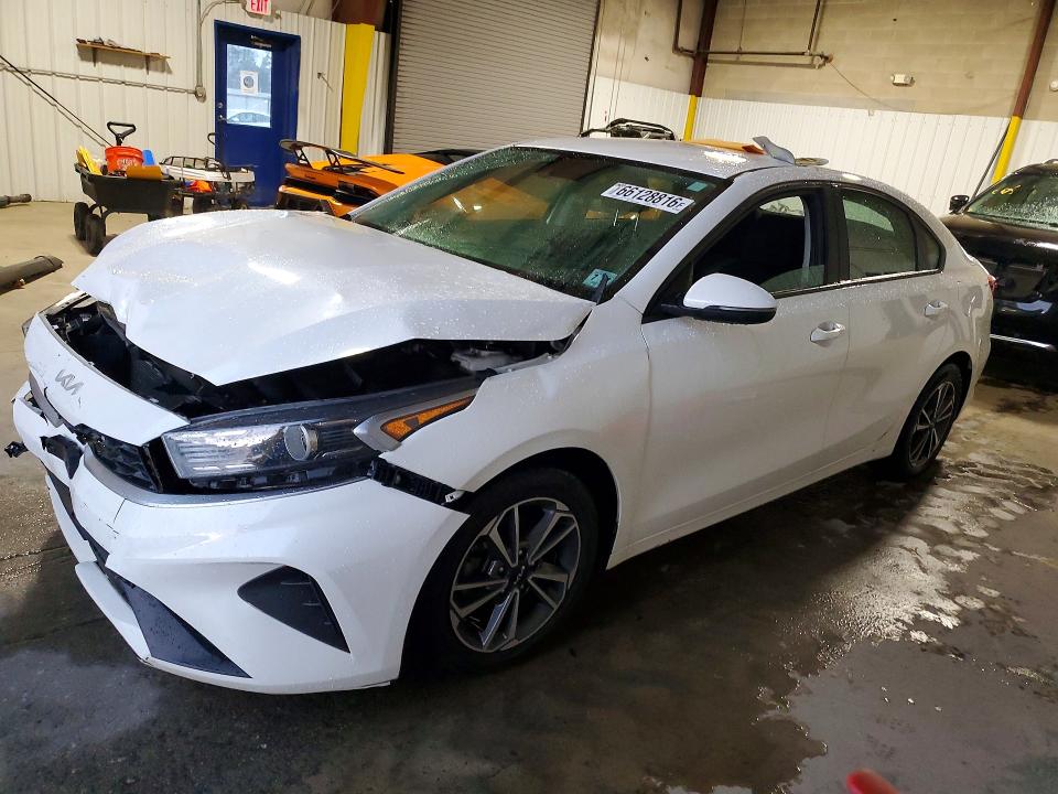 KIA FORTE 2022 с VIN 3KPF24AD4NE498473 - Снимка от търг