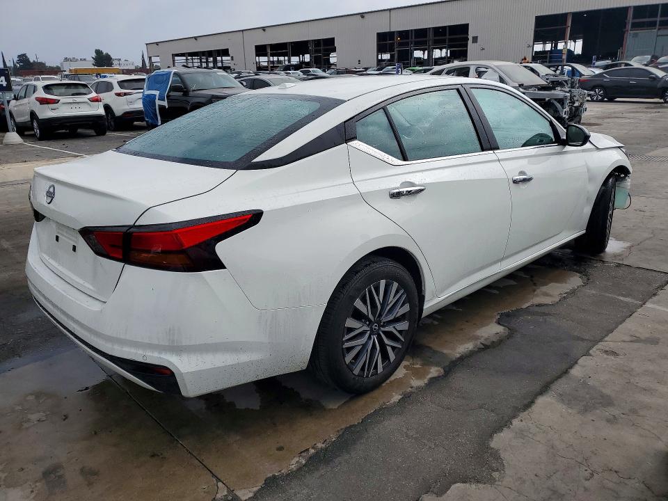 Photo 3 from auction – 2025 NISSAN ALTIMA with VIN 1N4BL4DV6SN370877