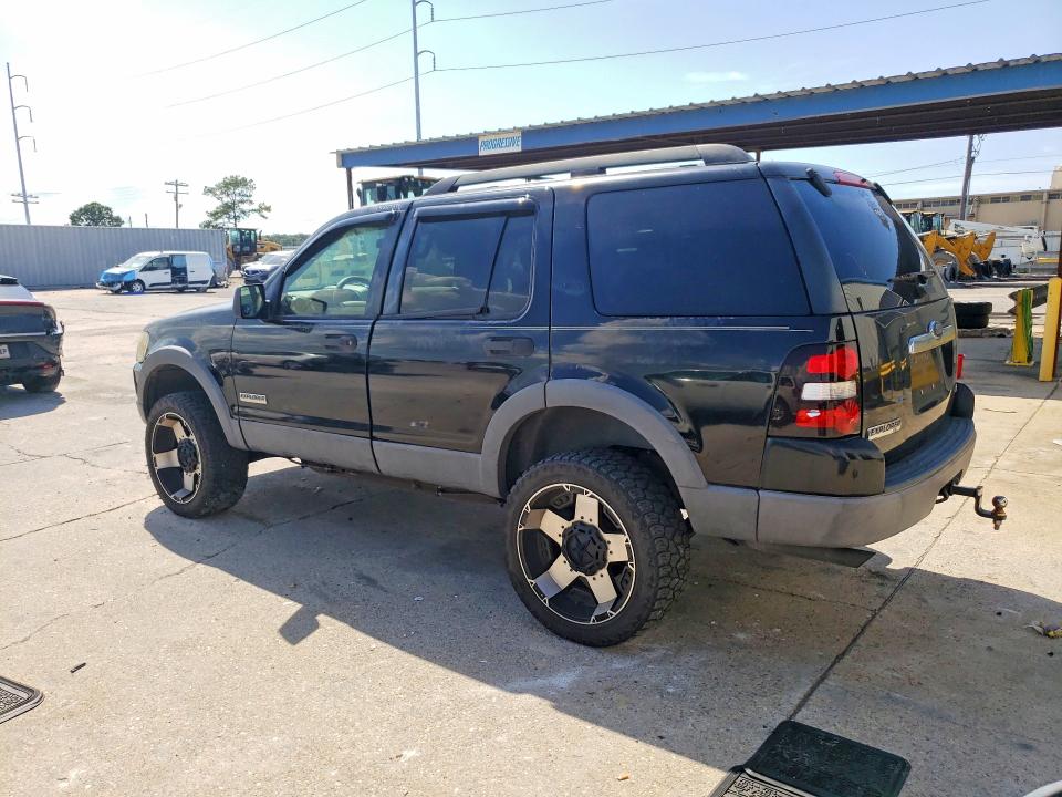 Photo 2 from auction – 2006 FORD EXPLORER with VIN 1FMEU63E26UA14984