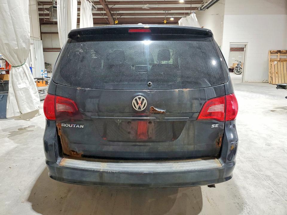 Photo 6 from auction – 2011 VOLKSWAGEN ROUTAN with VIN 2V4RW3DG5BR718155