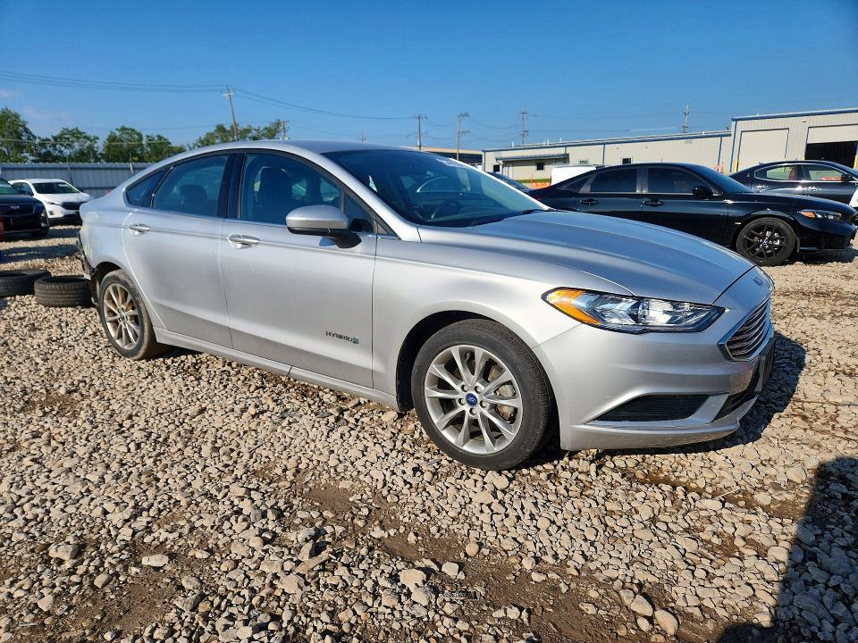 Photo 4 from auction – 2017 FORD FUSION with VIN 3FA6P0LUXHR385931