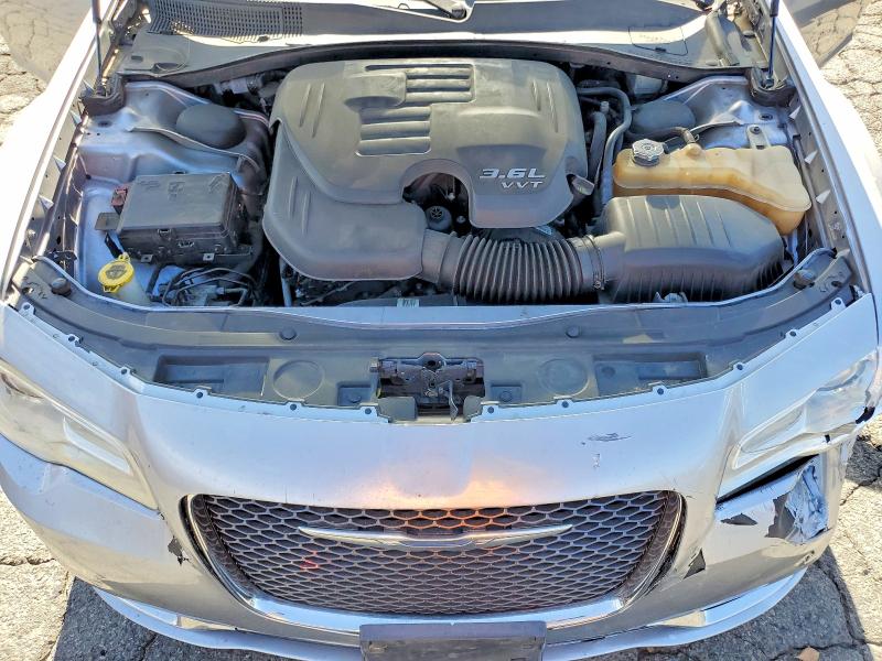 Снимка 11 от търг – 2016 CHRYSLER 300C с VIN 2C3CCAEG4GH320058