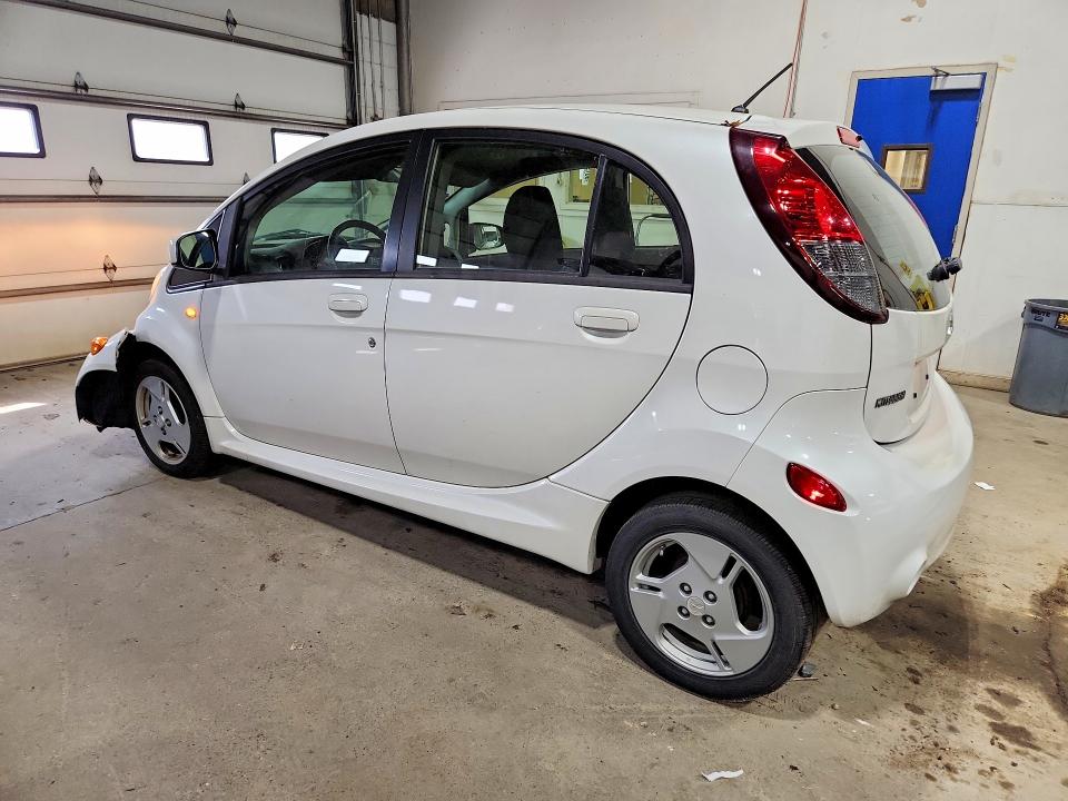 Снимка 2 от търг – 2017 MITSUBISHI I MIEV с VIN JA3215H41HU000201
