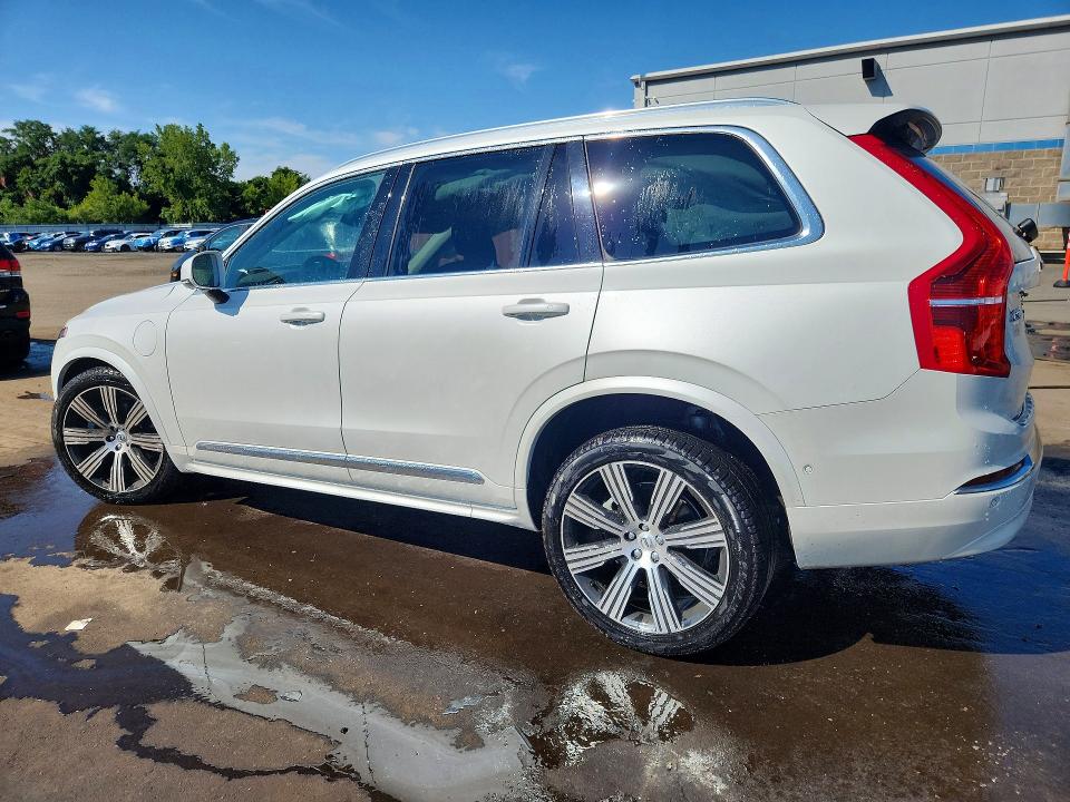 Photo 2 from auction – 2023 VOLVO XC90 with VIN YV4H60CN3P1967356