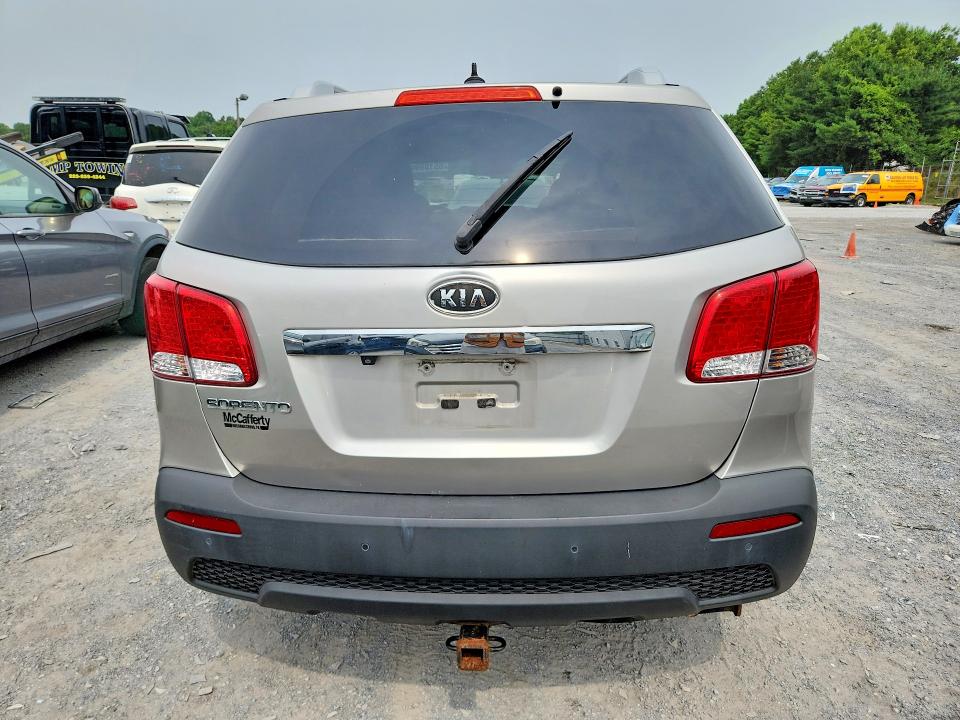 Photo 6 from auction – 2013 KIA SORENTO with VIN 5XYKTDA67DG373692