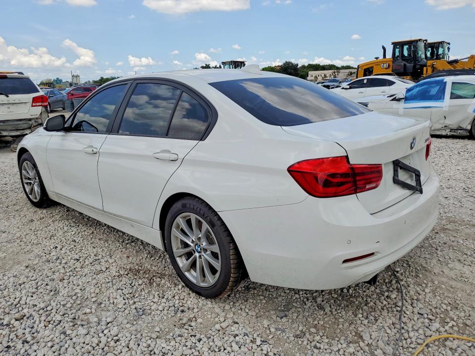 Zdjęcie 2 z aukcji – 2017 BMW 320 z VIN WBA8E1G39HNU18823