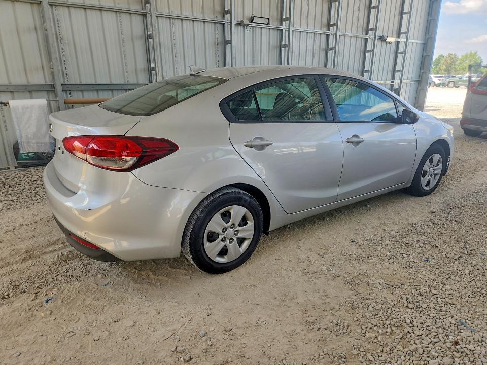 Photo 3 from auction – 2018 KIA FORTE with VIN 3KPFK4A7XJE234372