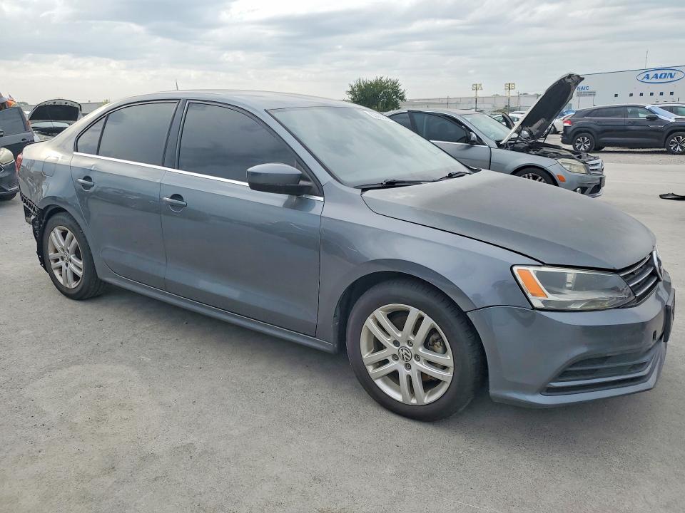 Photo 4 from auction – 2017 VOLKSWAGEN JETTA with VIN 3VW2B7AJ3HM317960