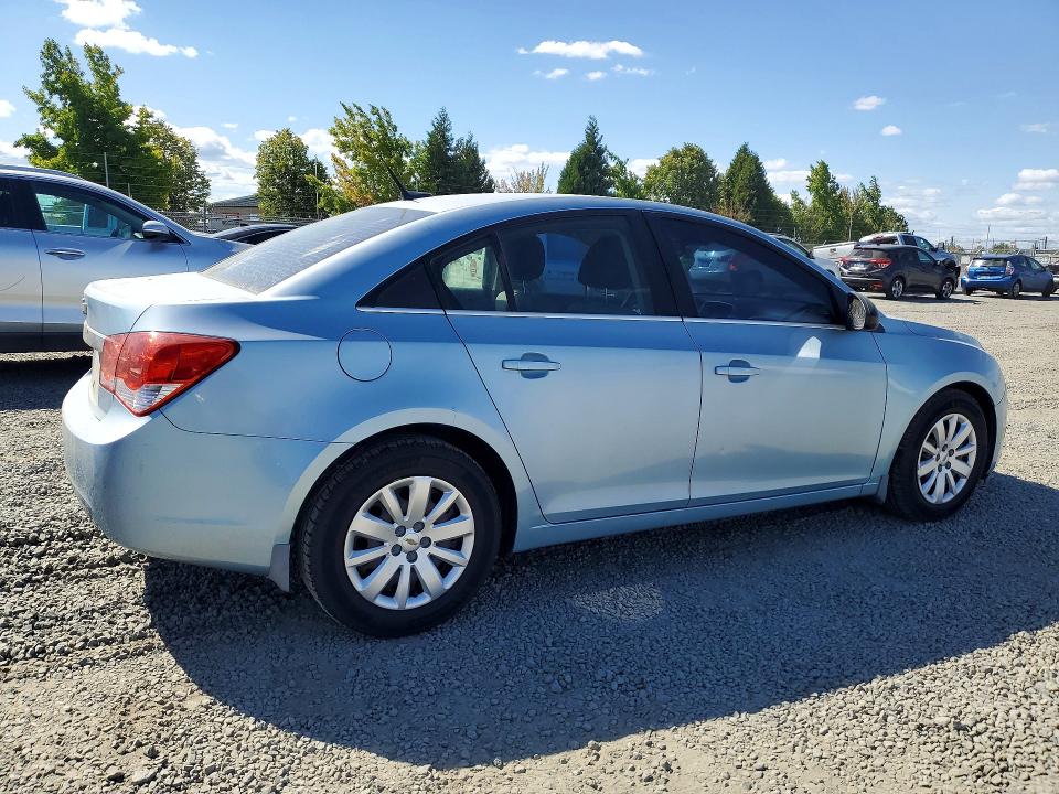 Photo 3 from auction – 2011 CHEVROLET CRUZE with VIN 1G1PC5SH6B7301820
