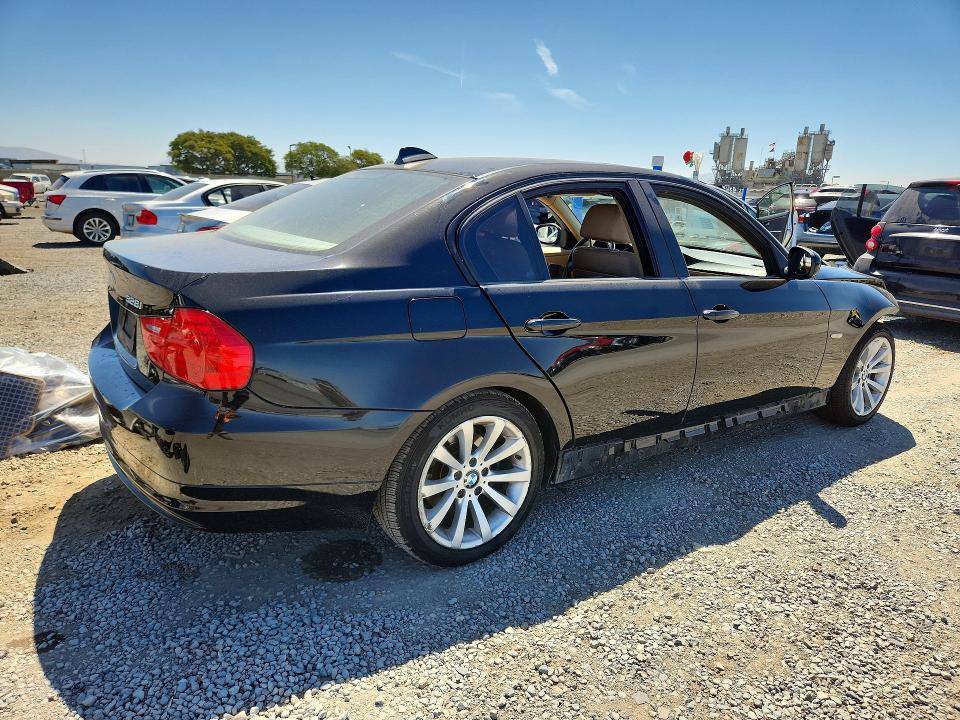 Photo 3 from auction – 2011 BMW 328 with VIN WBAPH5G50BNM75074