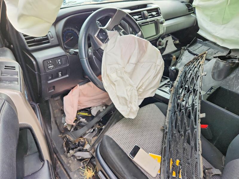 Photo 8 from auction – 2018 TOYOTA 4RUNNER with VIN JTEZU5JR4J5187202