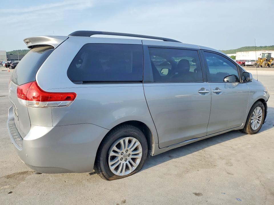 Photo 3 from auction – 2012 TOYOTA SIENNA with VIN 5TDYK3DC2CS267757