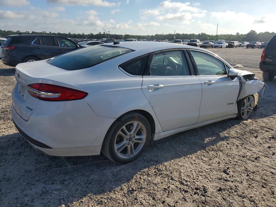 Снимка 3 от търг – 2018 FORD FUSION с VIN 3FA6P0UU7JR100526