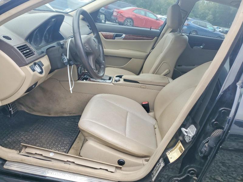 Photo 7 from auction – 2011 MERCEDES-BENZ C with VIN WDDGF8BB0BR156571