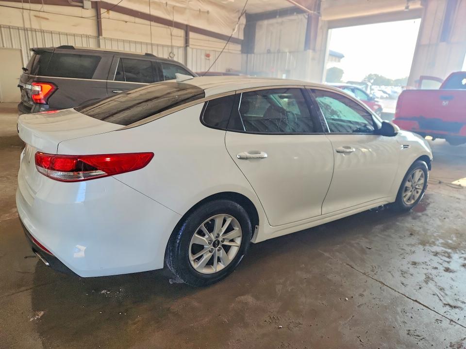 Photo 3 from auction – 2018 KIA OPTIMA with VIN 5XXGT4L37JG210758