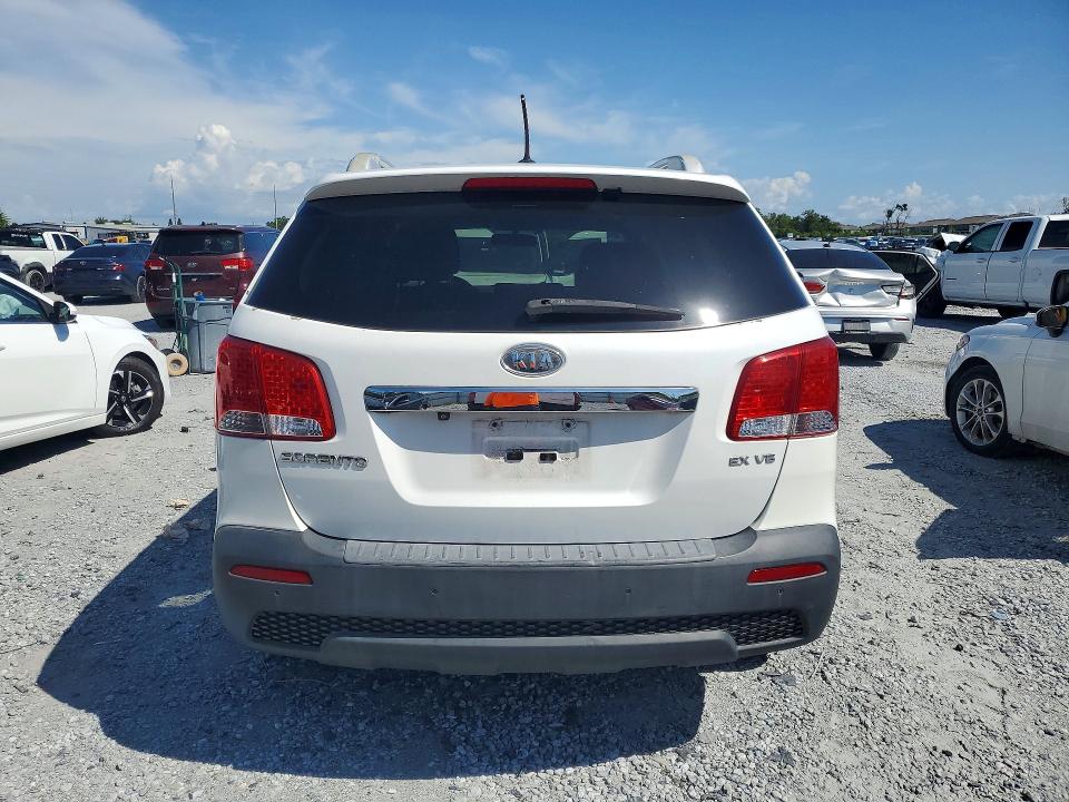 Photo 6 from auction – 2013 KIA SORENTO with VIN 5XYKU3A21DG329708
