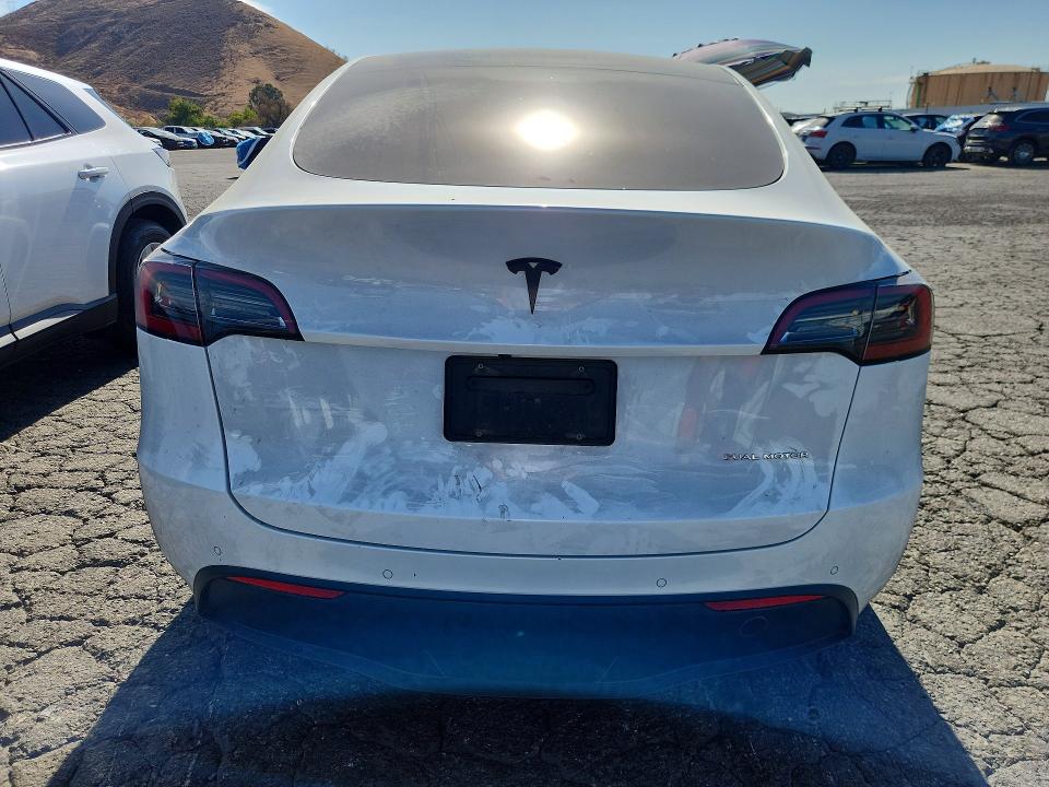 Снимка 6 от търг – 2023 TESLA MODEL Y с VIN 7SAYGDEE8PA023578
