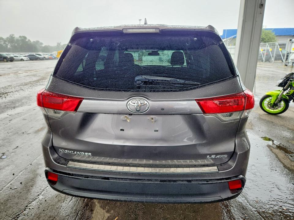 Photo 6 from auction – 2018 TOYOTA HIGHLANDER with VIN 5TDBZRFH4JS915108