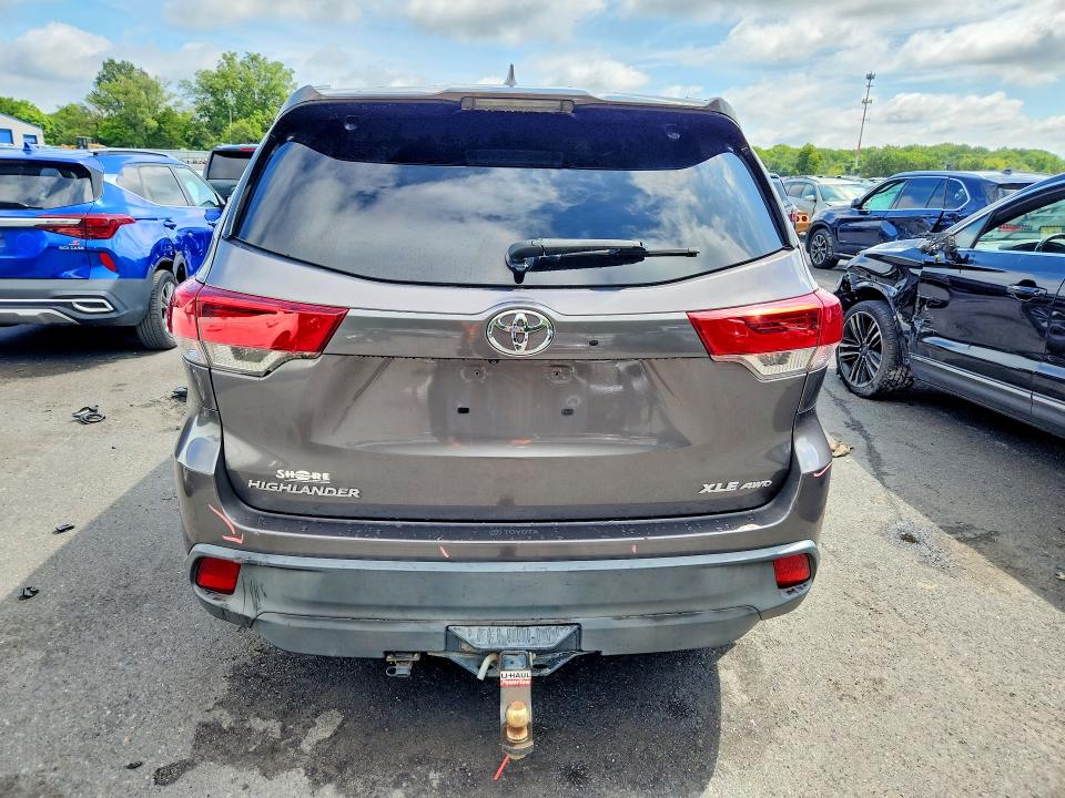 Фото 6 с аукциона – 2017 TOYOTA HIGHLANDER с VIN 5TDJZRFH7HS384685