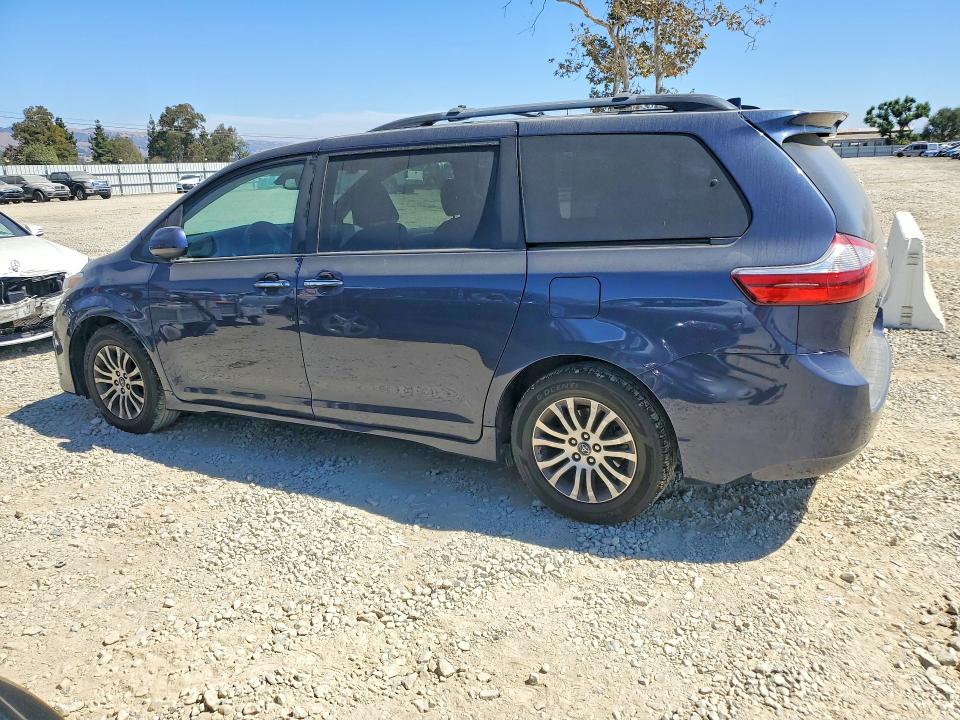 Фото 2 с аукциона – 2018 TOYOTA SIENNA с VIN 5TDYZ3DC8JS928331