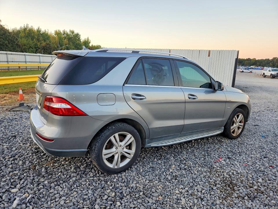 Photo 3 from auction – 2012 MERCEDES-BENZ ML with VIN 4JGDA5HB2CA016454