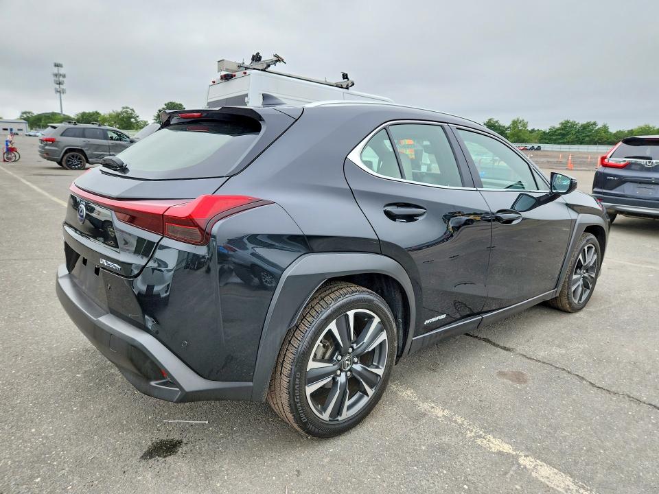 Photo 3 from auction – 2019 LEXUS UX with VIN JTHU9JBH8K2019384