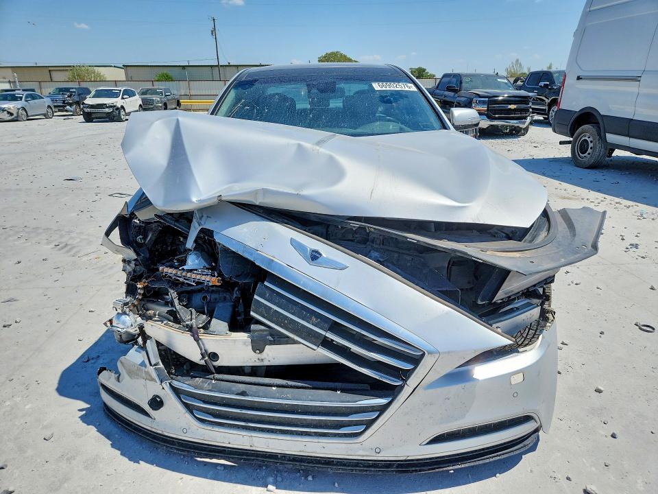 Photo 5 from auction – 2015 HYUNDAI GENESIS with VIN KMHGN4JE5FU096674
