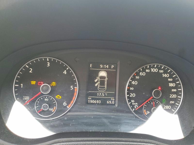 Photo 9 from auction – 2014 VOLKSWAGEN PASSAT with VIN 1VWBN7A31EC096204