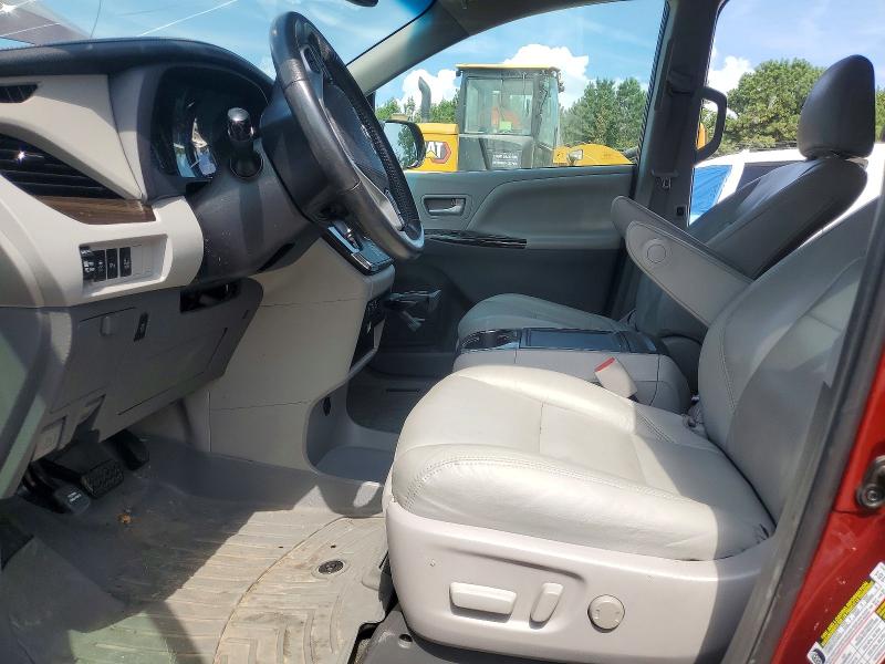 Photo 7 from auction – 2017 TOYOTA SIENNA with VIN 5TDDZ3DC8HS183105