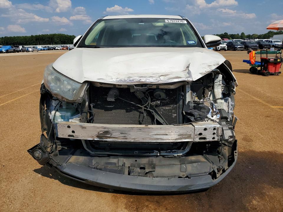 Photo 5 from auction – 2015 TOYOTA HIGHLANDER with VIN 5TDJKRFH6FS205943