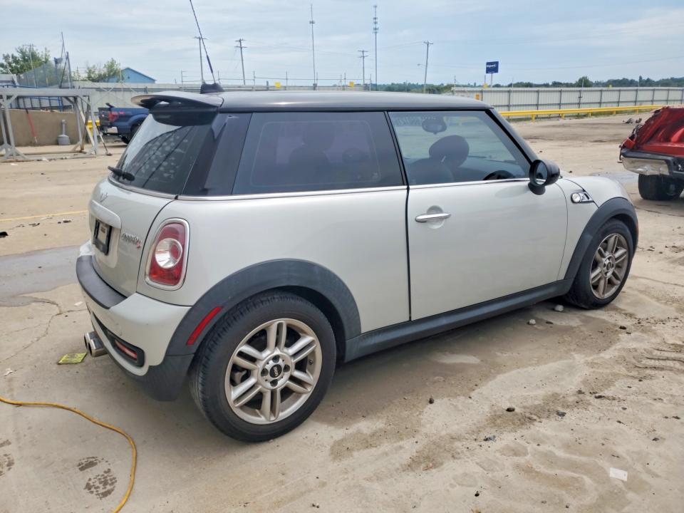 Photo 3 from auction – 2011 MINI COOPER with VIN WMWSV3C5XBTY12598