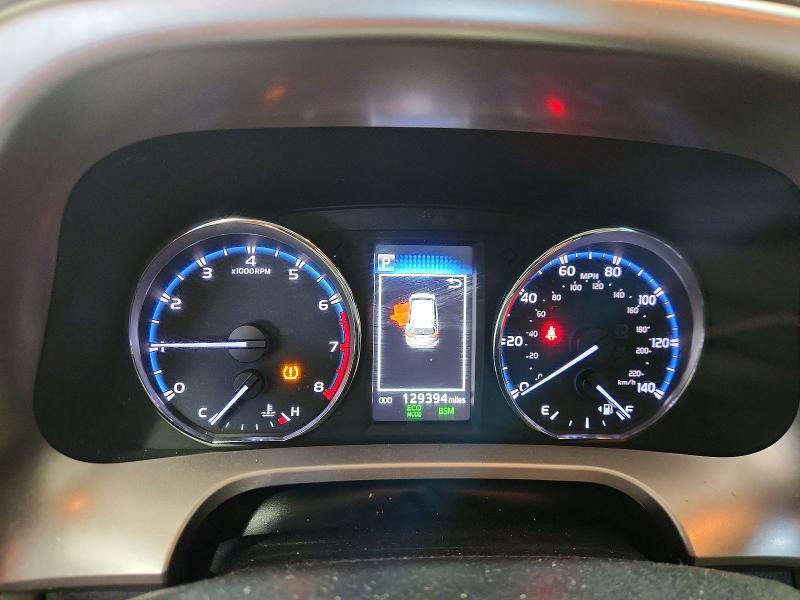 Photo 9 from auction – 2018 TOYOTA RAV4 with VIN JTMDFREV8JD238522