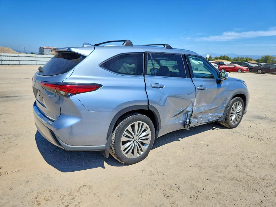 Photo 3 from auction – 2022 TOYOTA HIGHLANDER with VIN 5TDFZRBHXNS214456