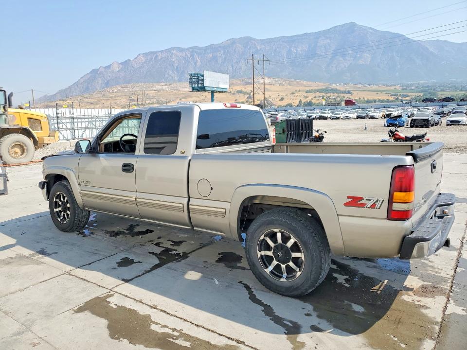 Photo 2 from auction – 2000 CHEVROLET SILVERADO with VIN 1GCEK19T8YE176277