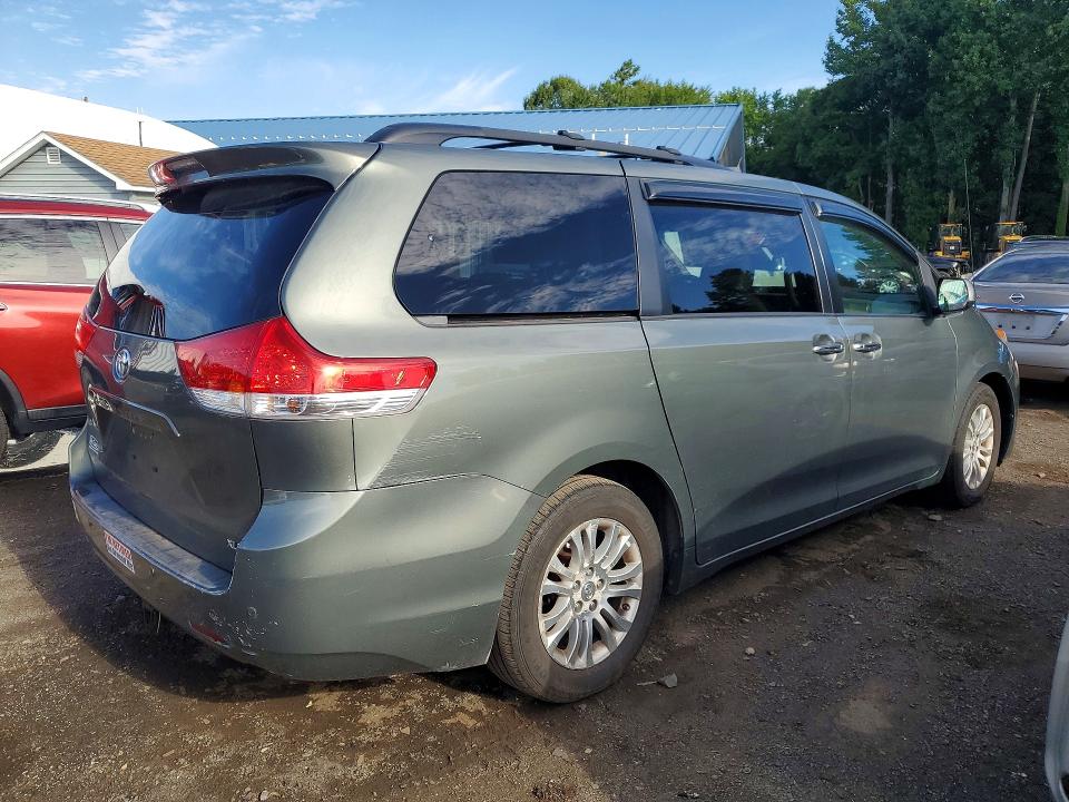 Photo 3 from auction – 2013 TOYOTA SIENNA with VIN 5TDYK3DC9DS386259