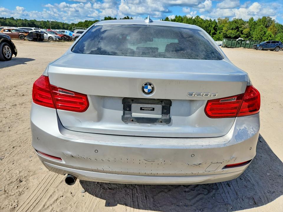 Photo 6 from auction – 2014 BMW 328 with VIN WBA3D3C5XEK155769