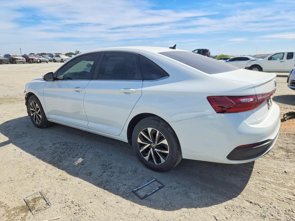 Photo 2 from auction – 2025 VOLKSWAGEN JETTA with VIN 3VW5X7BU7SM079903