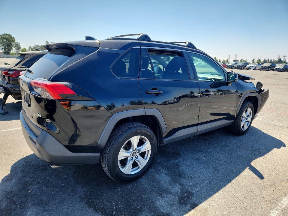 Photo 3 from auction – 2020 TOYOTA RAV4 with VIN 2T3W1RFV2LW082411